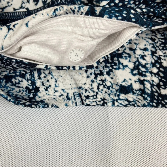 Lululemon Size 4 Never Still Crop 21" Wildwood‎ White Multi / Nocturnal Teal - Picture 6 of 14